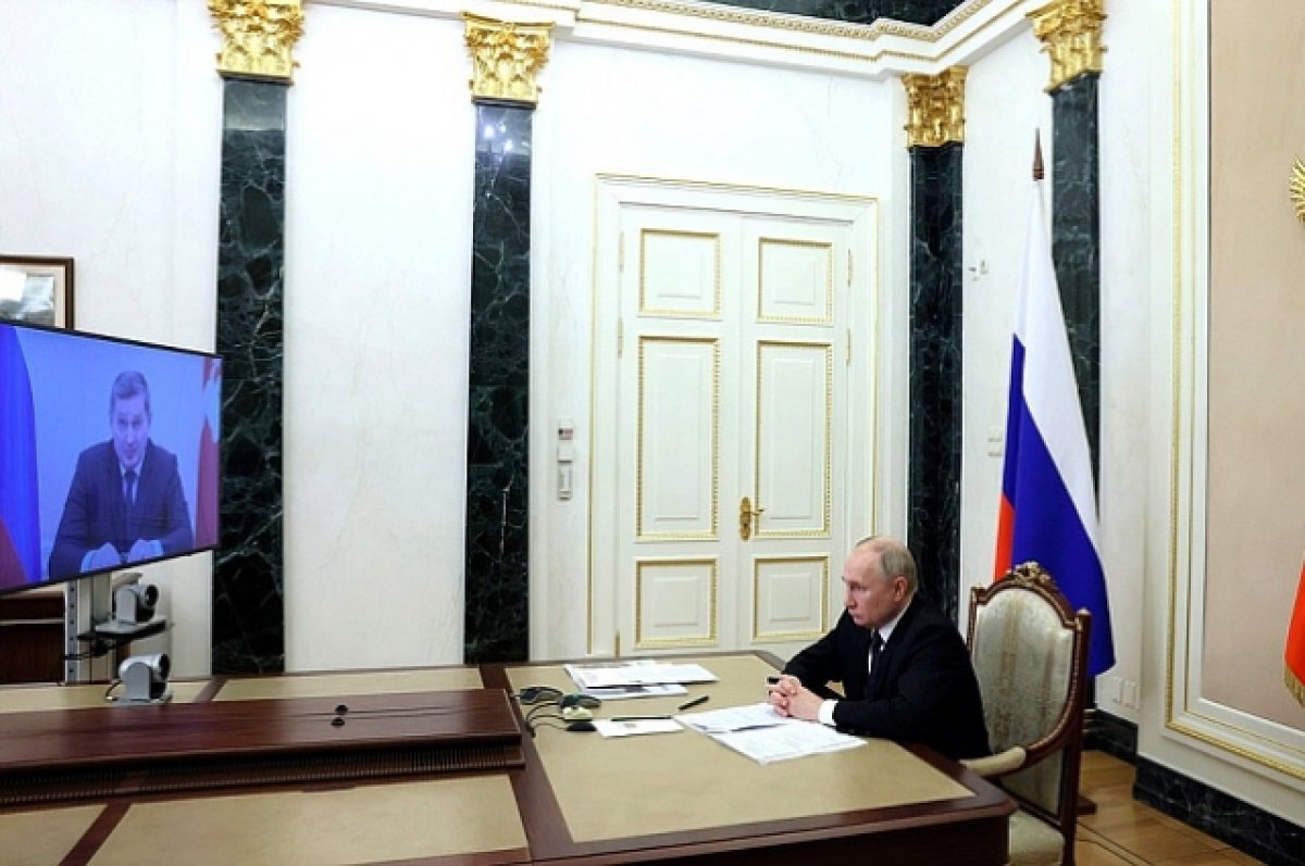    Владимир Путин пожурил волгоградского губернатора за низкую рождаемость