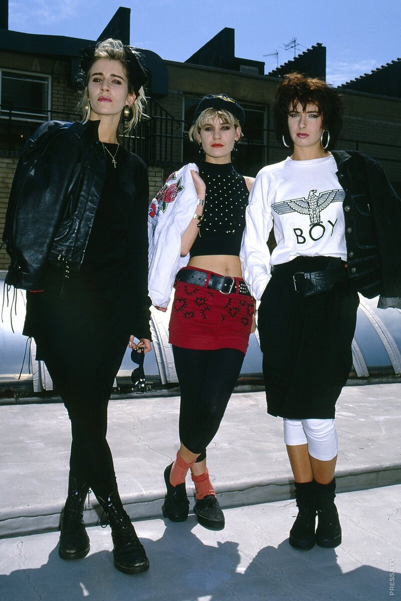  В 80-х появилась масса стилей, которые шокировали и восхищали: от коротких стрижек до гранжа (рваные джинсы, ботинки и много кожи).-21