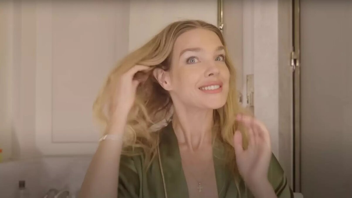     Нижегородскую модель Наталью Водянову можно по праву считать одной из самых красивых женщин в мире. Чтобы узнать, какой косметикой пользуется звездная нижегородка, корреспондент NewsNN изучил ее видео для Vogue France.