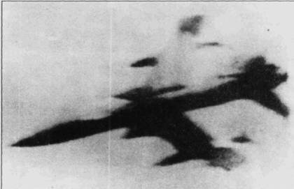 

Кадр ФКП Нгуен Ван Бьена. Очевидно, самая первая атака, так как видны несброшенные ПТБ