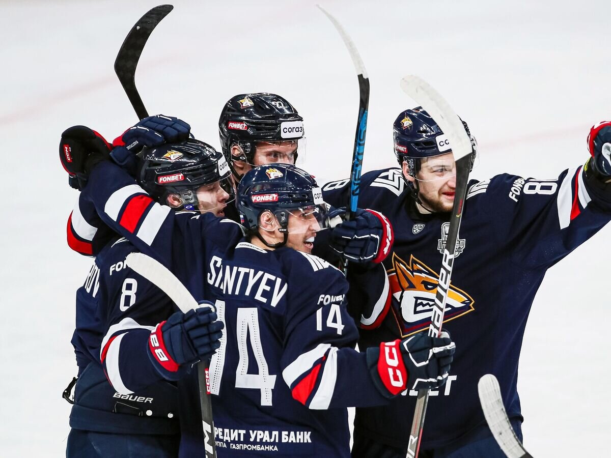    Хоккеисты "Металлурга" из Магнитогорска празднуют забитый гол© РИА Новости / Алексей Колчин