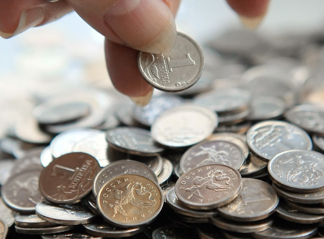 Как сдать мелочь в банк и не потерять на комиссиях