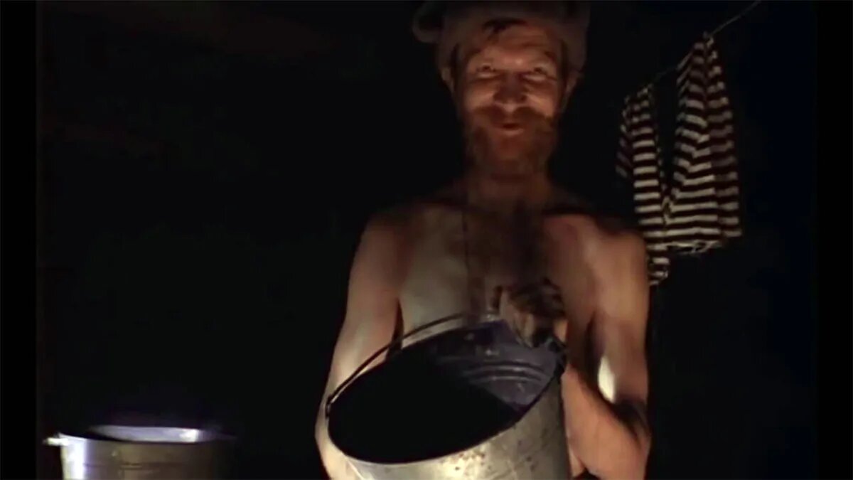 ◙ Все в баню! Кадр из фильма «Особенности национальной охоты» 
