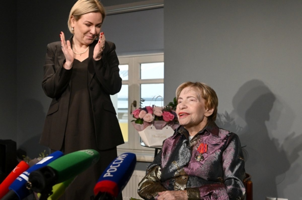    Любимова вручила Богуславской орден «За заслуги в культуре и искусстве»