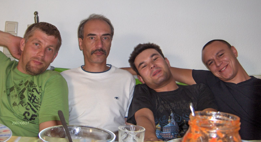 Оторопел, когда увидел на фото с того вечера "2007"... Юра, Саша, Маркус, я... Фотографирует, кажется, Игорь. Мы не общались сто лет.
