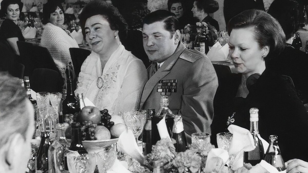 Галина Брежнева с мужем Юрием Чурбановым на Дне рождения Л.И.Брежнева
