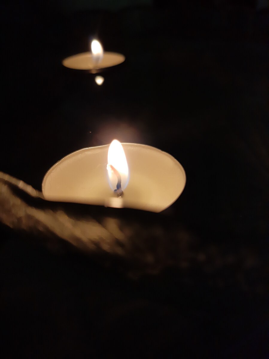 Что же такое негатив и какой он бывает?

📍 Негативное энергетическое воздействие со стороны другого человека или самого человека на себя (самопорча), приводящее к деформации или повреждению энергетического поля человека.

📍 Порча несёт в себе определённую информацию, вынуждая человека поступать против его воли, снимая его защитные механизмы. Это энергетический код на разрушение определённого человека,с целью нанесения ущерба здоровью.

Работает как - 

1️⃣  Привнесение вредоносной программы.

 2️⃣  Изъятие неотъемлемой части.

 3️⃣  Фиксация - лишение возможности развития.

📍Сглаз - отрицательное энергетическое воздействие одного человека на другого, образующее " дыры" в энергетике человека, через которые "вытекает"  энергия человека, приводящая к нарушению нормального  энергообмена человека с внешней средой.

❗Сглазить можно, когда направляются слишком сильные эмоции на себя или другого человека.  А так же зависть, ненависть, злость.

📍Проклятие - это вербальный посыл, выраженный в словесной форме, подпитанный сильными эмоциями, содержащий пожелания зла в адрес кого-то .

❗Это программа, которая может не только разрушить поле человека и подселить в него вредоносную сущность, но и иметь негативное воздействие на род.