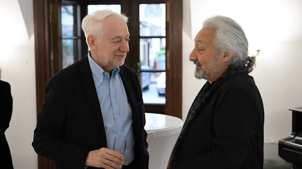 За нас, либералов и баловней ТВ!