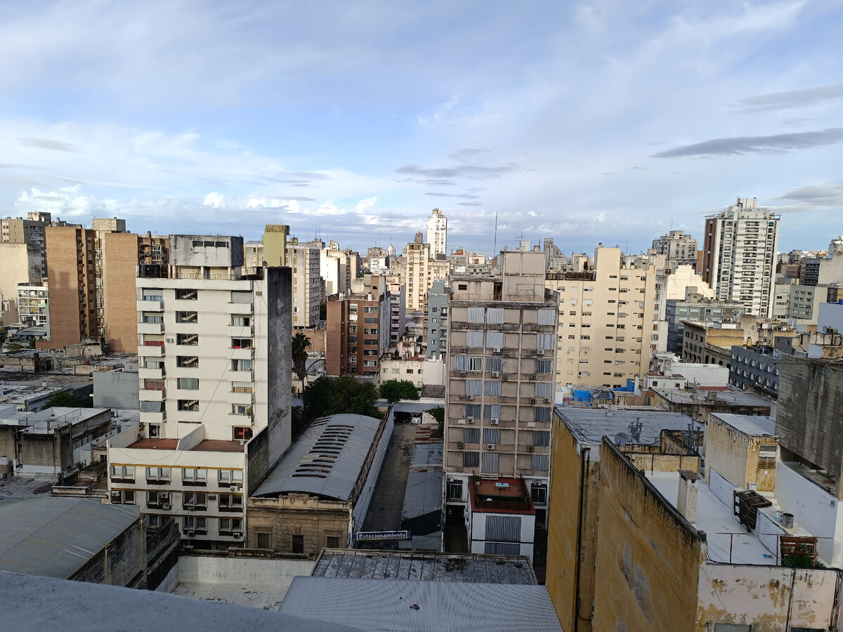 Вид с балкона на город