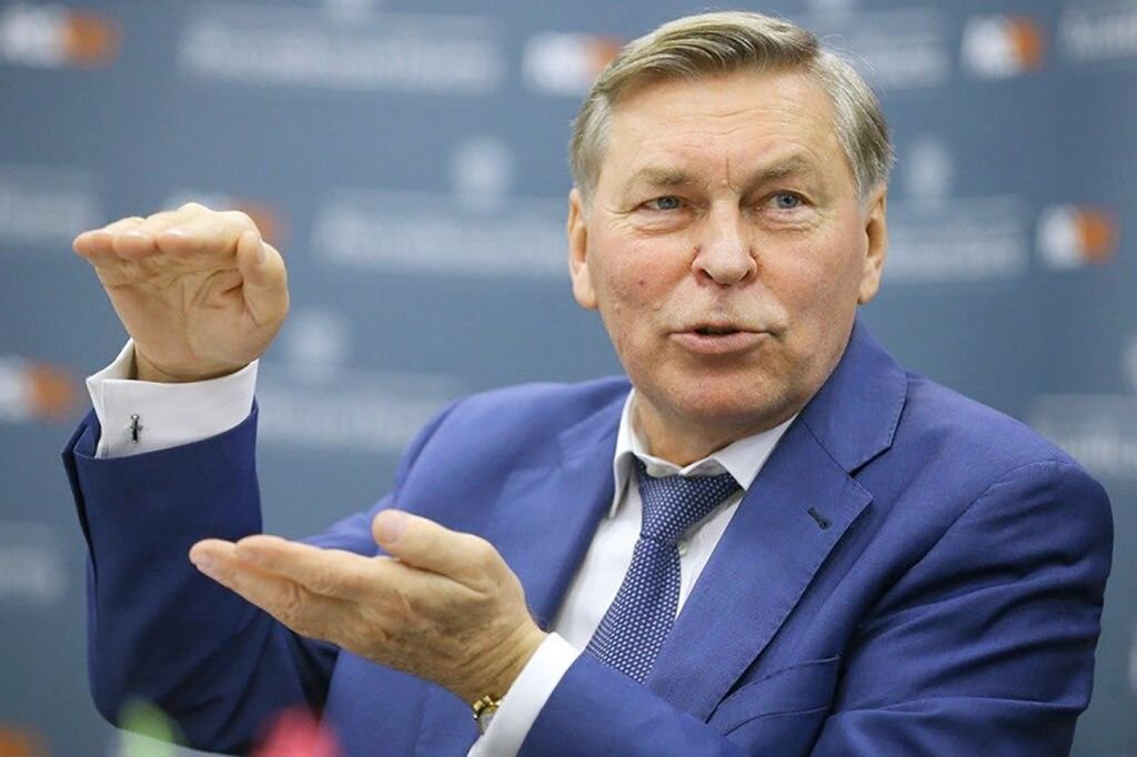 Владимир Михайлович Филиппов (род. 15 апреля 1951, Урюпинск), министр образования Российской Федерации (1998—2004), под руководством которого были осуществлены многие реформы в образовании