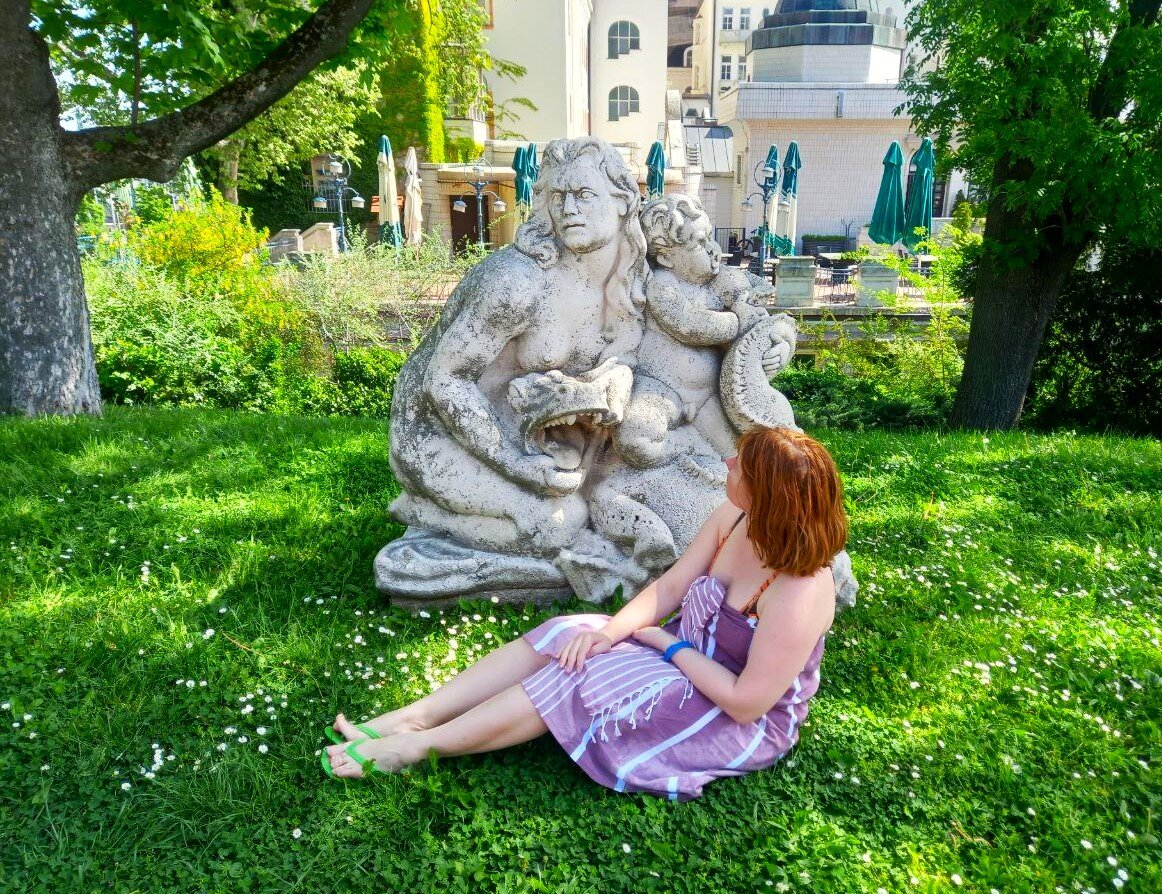 Скульптура Лаокоона со змеями украшает внутренний двор Геллерта... а меня украшает свежекупленное полотенце.:)