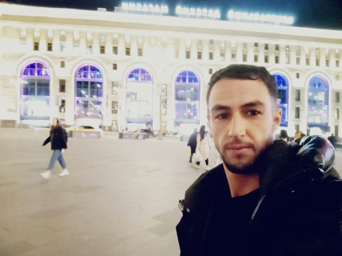 Аисса, Москва