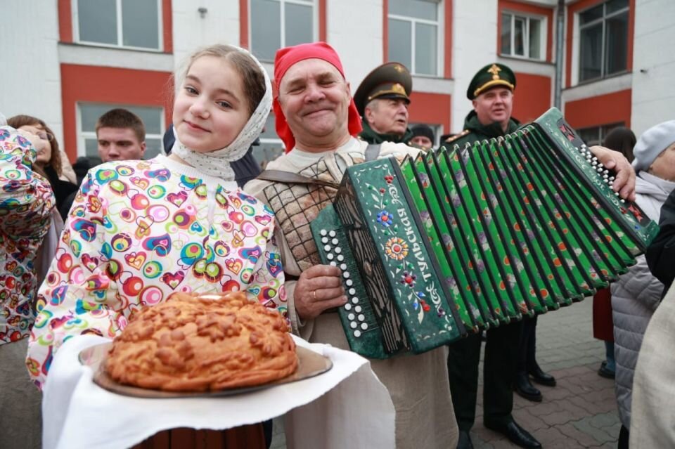    Встреча поезда Минобороны РФ "Сила в правде" в Барнауле . Источник: Олег Укладов