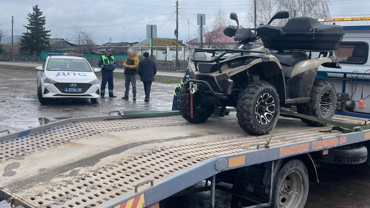     Днем в селе Надеждино полицейские остановили пьяного мужчину, который управлял квадроциклом, не имея на то прав. После медосвидетельствования на него было заведено сразу три административных дела.