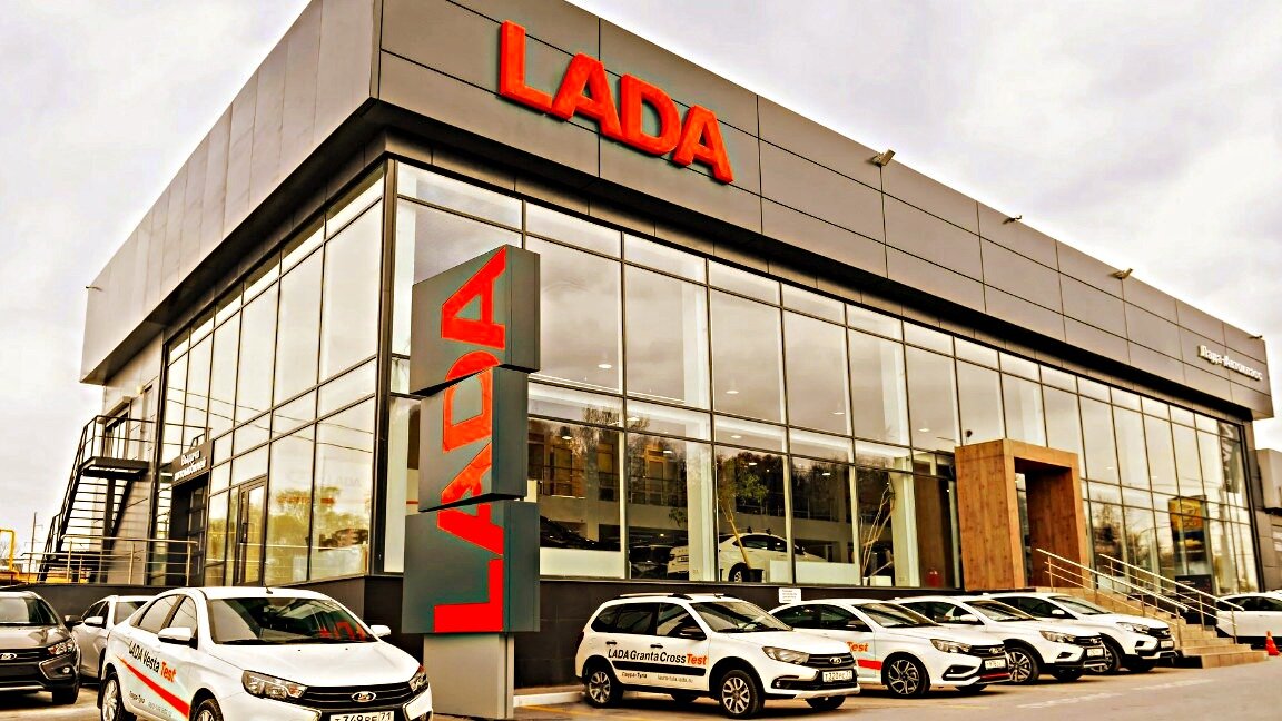 В надежде приобрести новую Гранту на АКПП объехал 3 салона. Найти ...