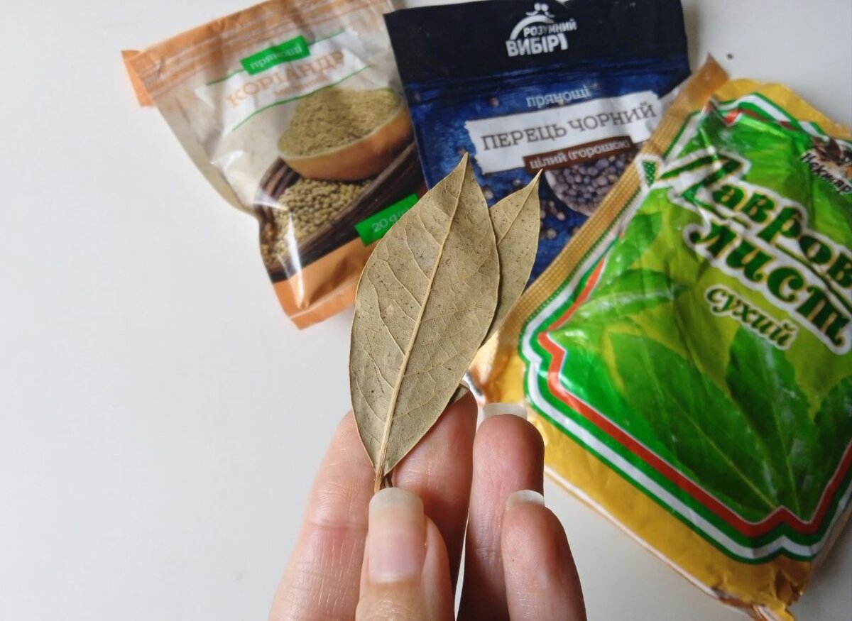 Эта специя, которую мы добавляем в супы и консервацию, отлично справляется с молью