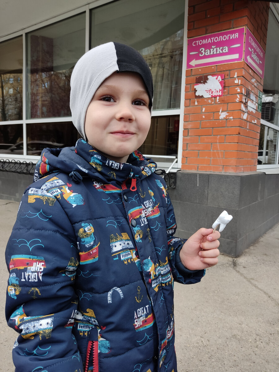 Довольный и с наградой. 😎