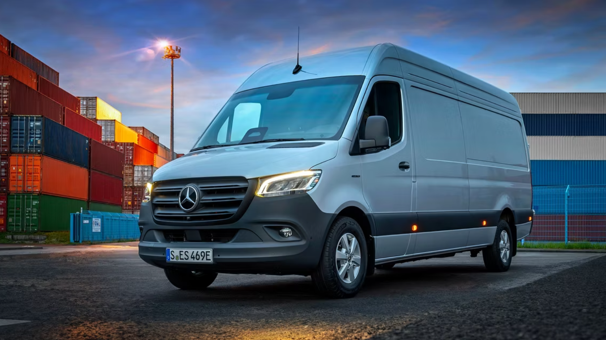 Новый Mercedes-Benz Sprinter 2025 года: два брата посвежели, а на ком воду  возят? | AUTOMPS | Дзен