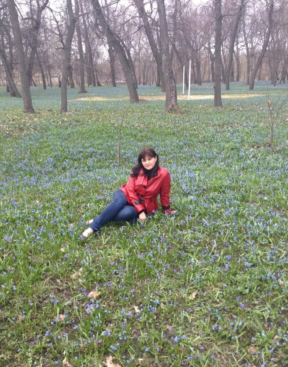 Цветение пролески в усадьбе Загряжских-Строгановых 