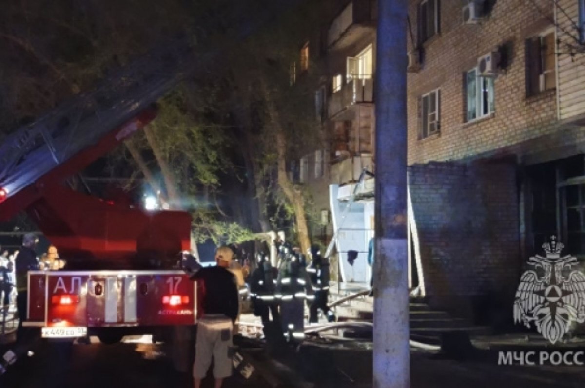    При пожаре в пятиэтажке в Астрахани пострадали двое детей