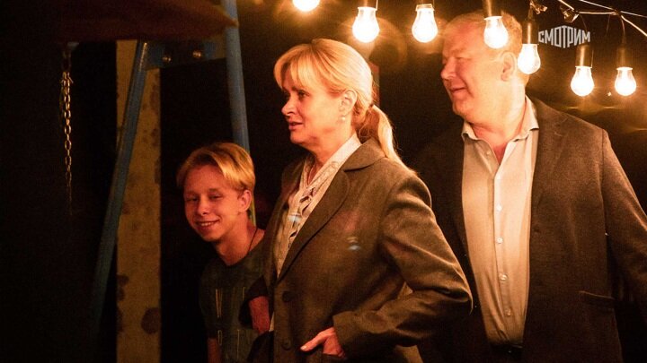 КАДР ИЗ СЕРИАЛА "АНГЕЛЫ РАЙОНА"