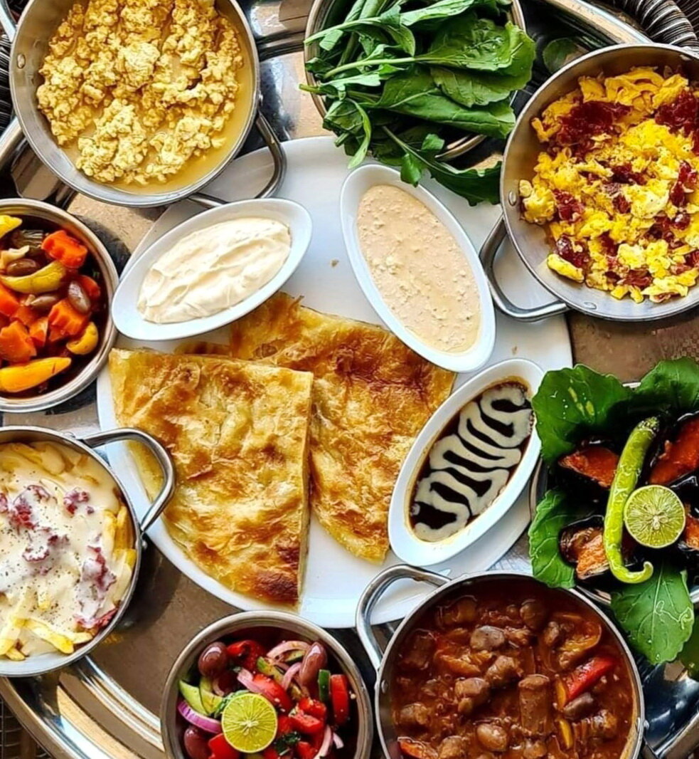 Египетский завтрак в кафе