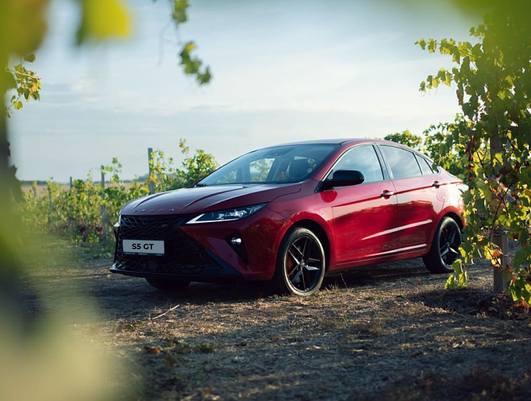 Lada против Omoda - Борьба СПОРТ версий седанов. Что лучше и оправдана ли  переплата за спортивный намек? | Наизнанку: Автобизнес | Дзен