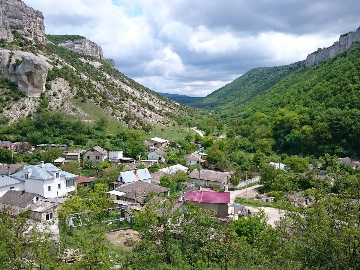 Такие виды можно встретить во время подъёма на Мангуп-Кале 