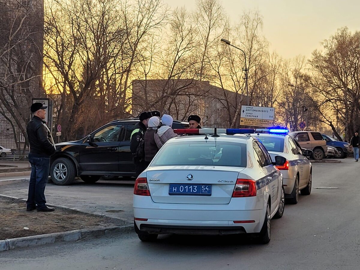 В Новосибирске водитель внедорожника напал на криминального журналиста –  полиция не приехала | Главные новости. Сиб.фм | Дзен