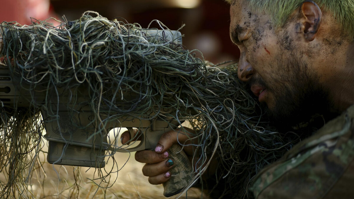 Кадр из фильма "Падение империи"