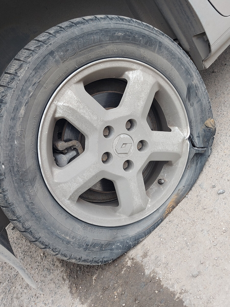 Если наезжать на что-то, то вот как надо. Чтобы распердолилось всё по полной программе! Шурупы - детский лепет 😁