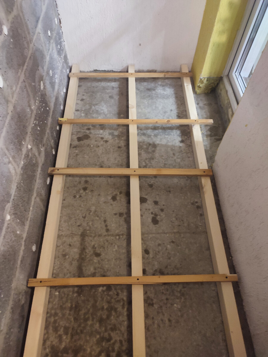 временные поперечные чтобы не разъехались брусья от утеплителя