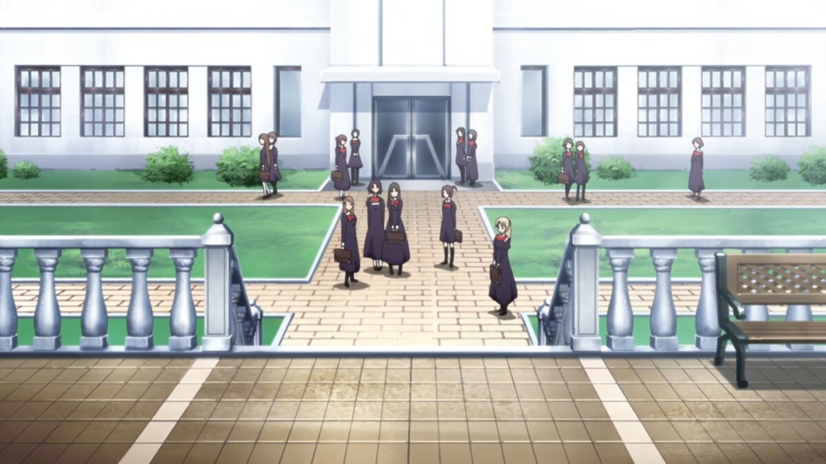 -Кто это?.. -Неужели новенькая?.. -Какая походка!..