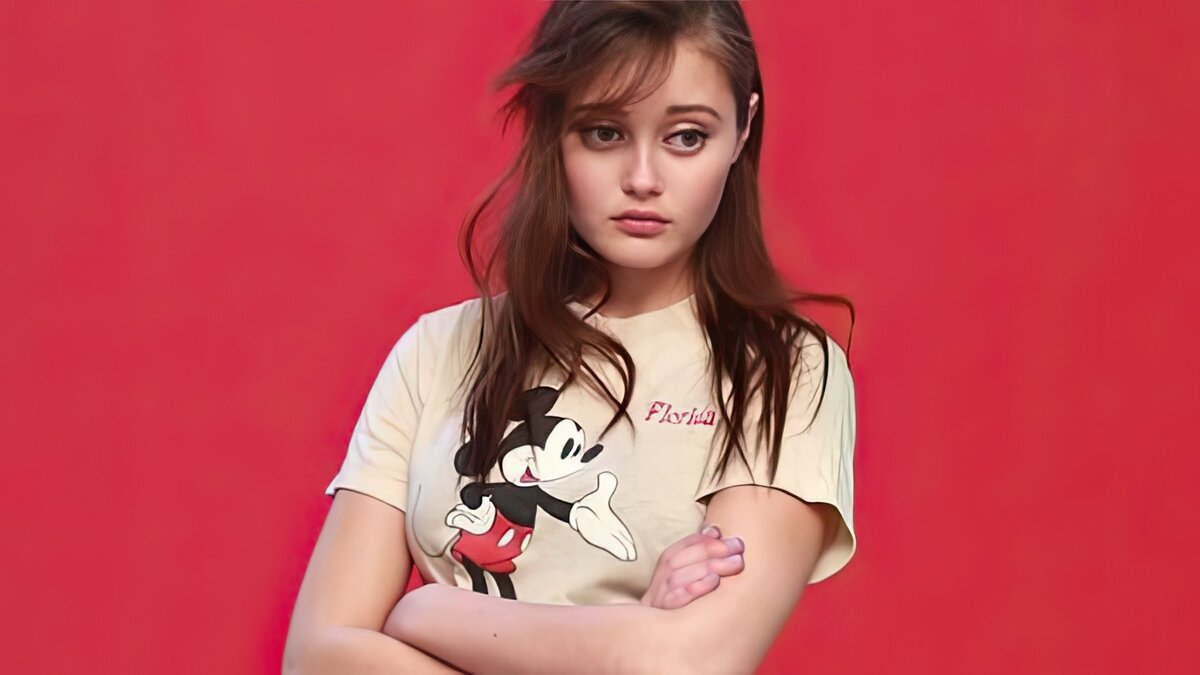    Актриса Элла Пернелл