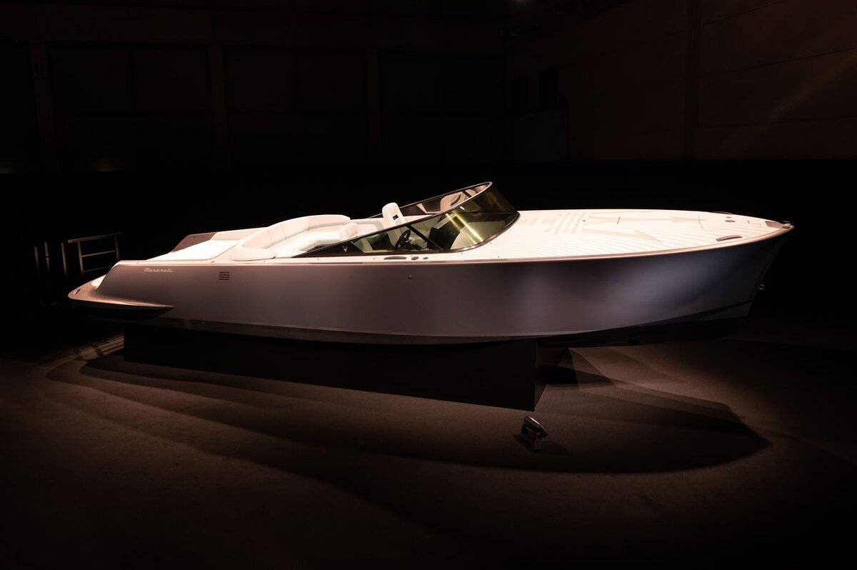 Электрический скоростной катер Maserati Tridente