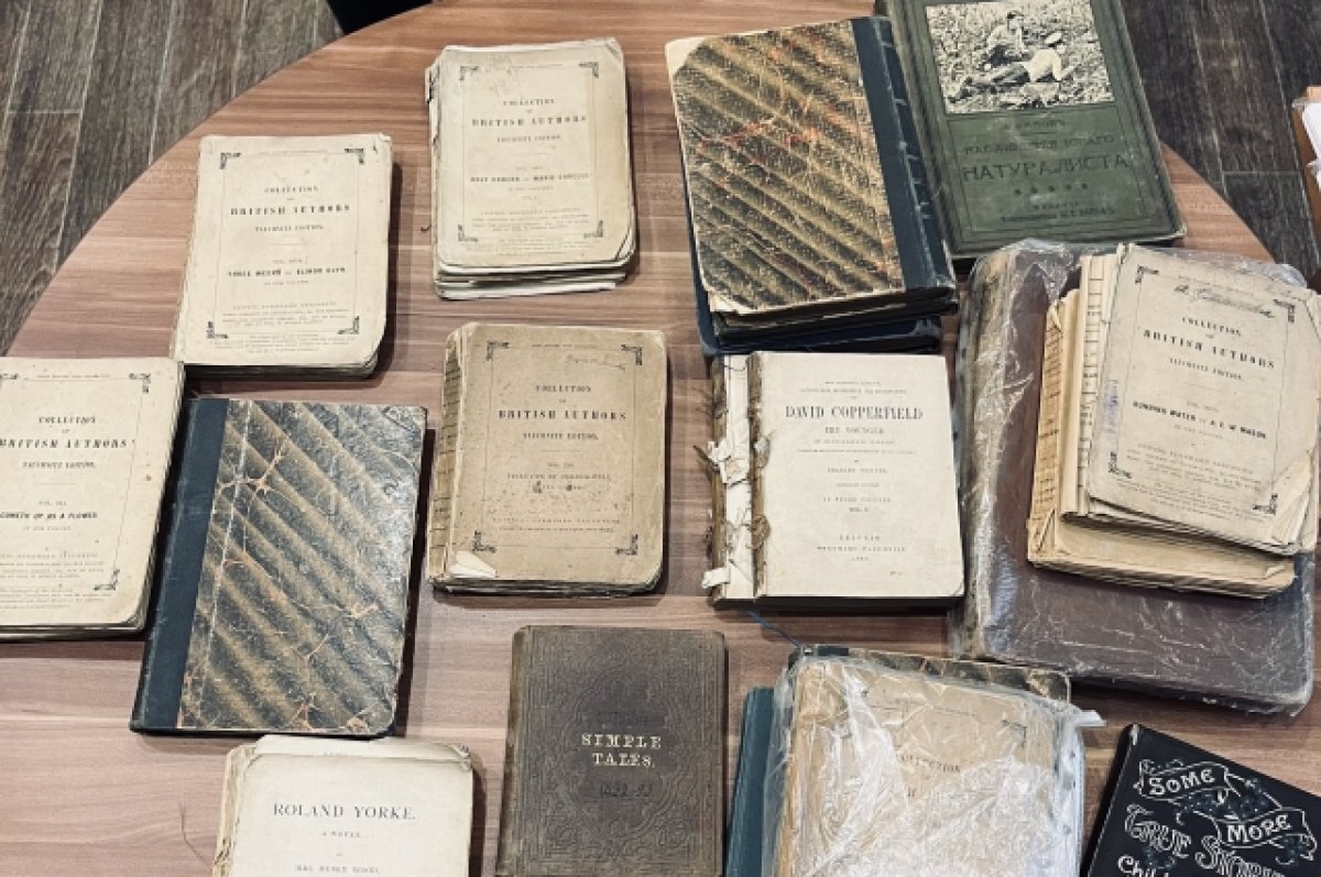    Самовар старинные книги и монеты передала Псковская таможня Минкульту