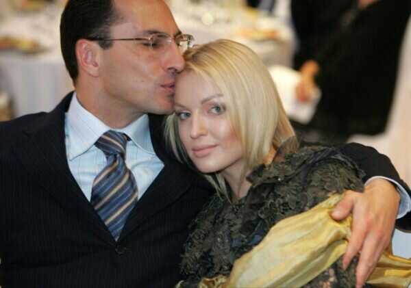    Волочкова и Керимов. Фото: dzen.ru