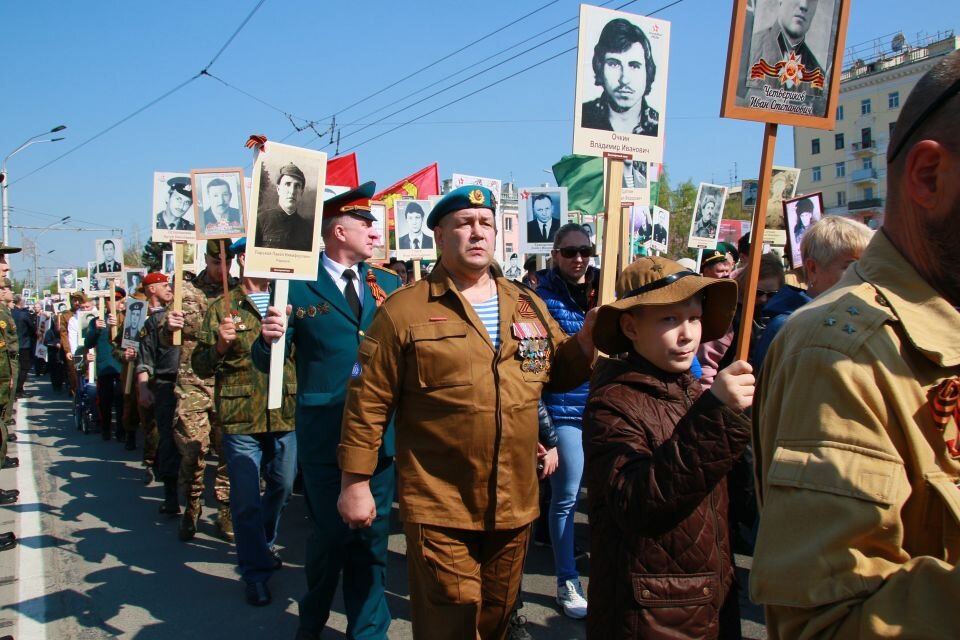    День Победы в Барнауле. "Бессмертный полк". Источник: Виталий Барабаш