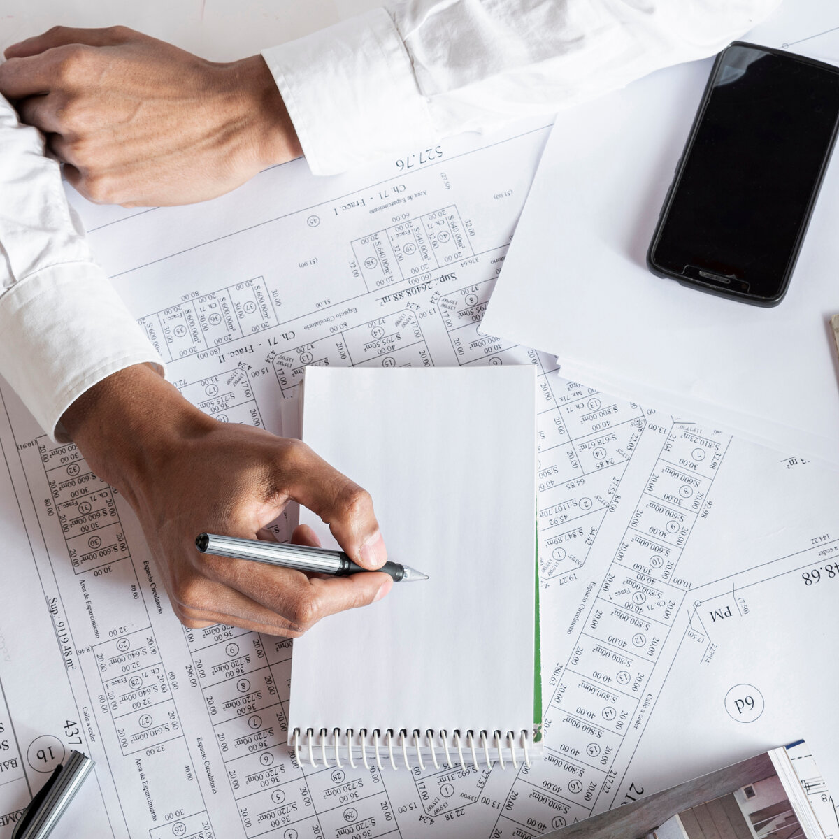 <a href="https://ru.freepik.com/free-photo/top-view-person-in-business-suit-writing_5752160.htm#fromView=search&page=1&position=2&uuid=d879c26e-6180-43d8-8114-b0a69634fa1d">Изображение от freepik</a>