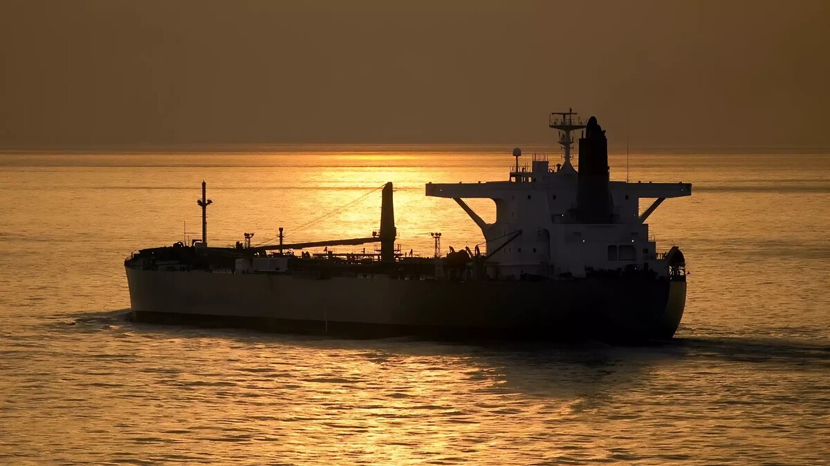     Экспорт нефти из России растет во вторую неделю апреля — Bloomberg