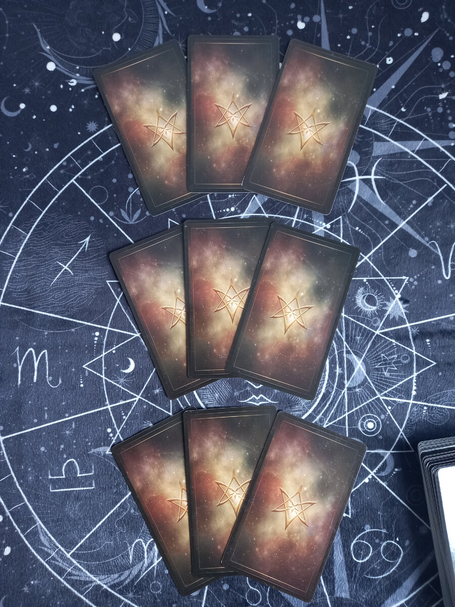 Колода таро "Телема". Сверху - первый вариант, потом второй, внизу - третий. 