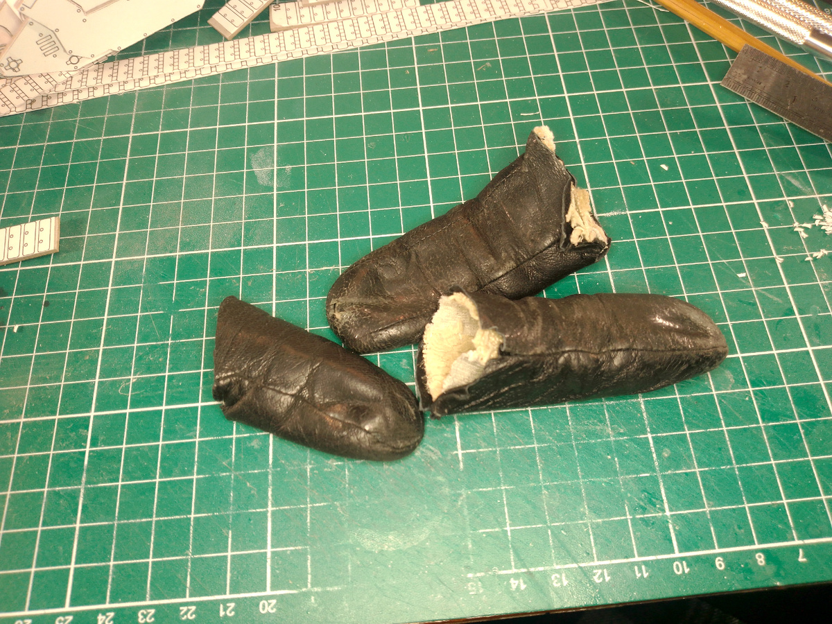 наплечники из кожи ( из старой перчатки )2