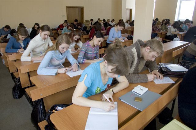    Кому засчитают период учебы в страховой стаж?