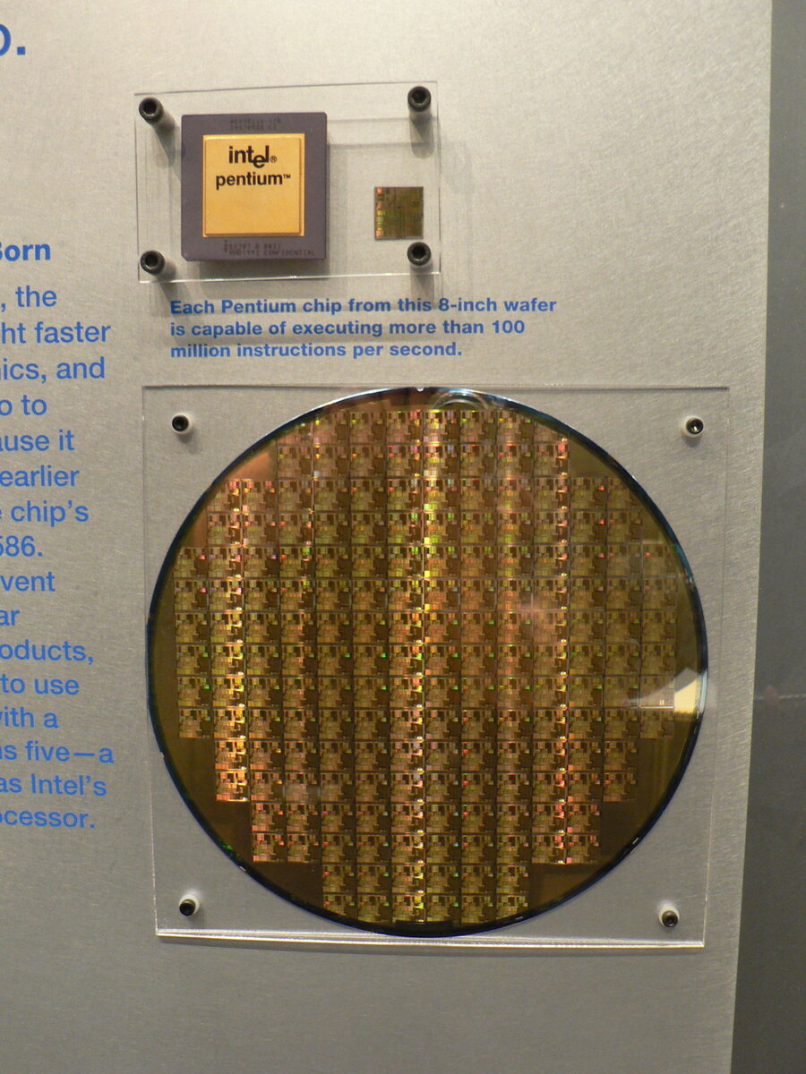 200 мм пластина с микрочипами Intel Pentium. Изображение: Naotake Murayama, CC BY 2.0, flickr.com/people/12832970@NOO