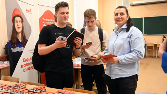    В Екатеринбурге состоялась ярмарка вакансий для студентов Пётр Сергеев