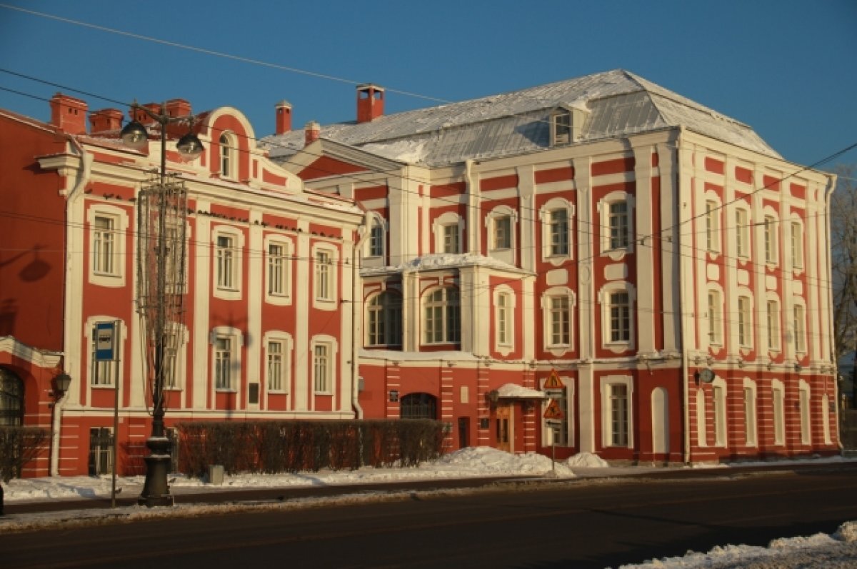   В Петербурге 2 вузам вынесли предостережения из-за экзаменов для мигрантов