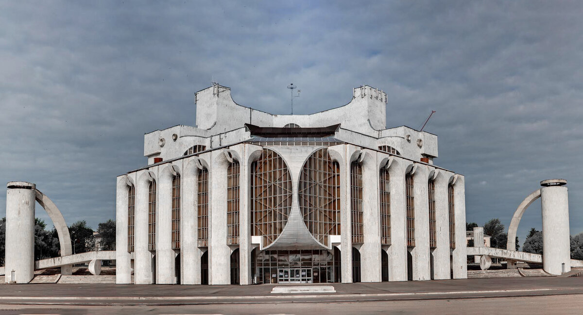 Здание Театра драмы в Великом Новгороде. © Wikipedia / Вадим Животовский