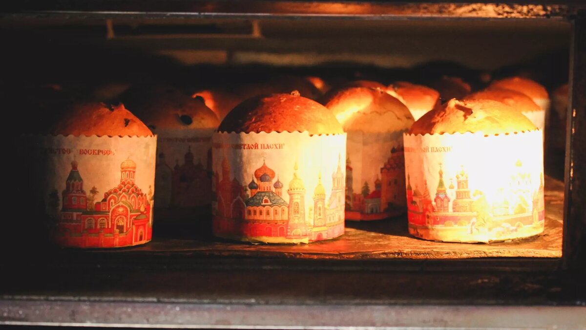     Пасха меньше чем через месяц, так что на подготовку не так много времени! Чем порадовать себя и близких в этот праздник? В первую очередь, конечно же, угощениями. Город55 публикует лучший рецепт пасхального кулича. Вкусно и красиво — это про него.