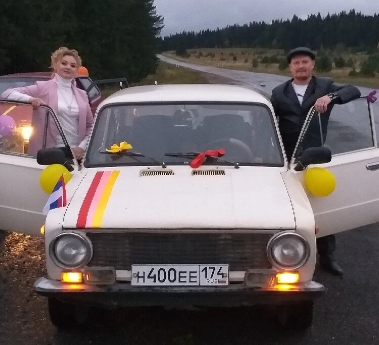 Зажигательная свадьба в стиле 80-х.