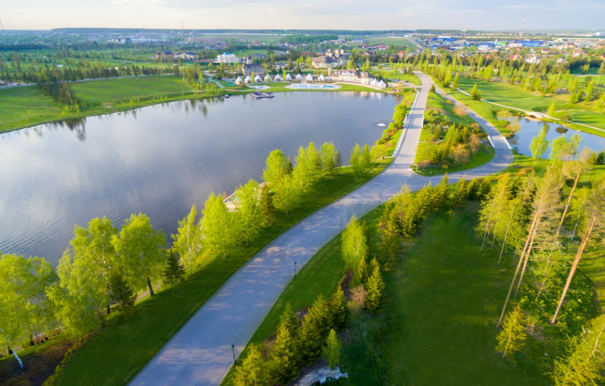 Вид на поселок Агаларов Эстейт на Новорижском шоссе